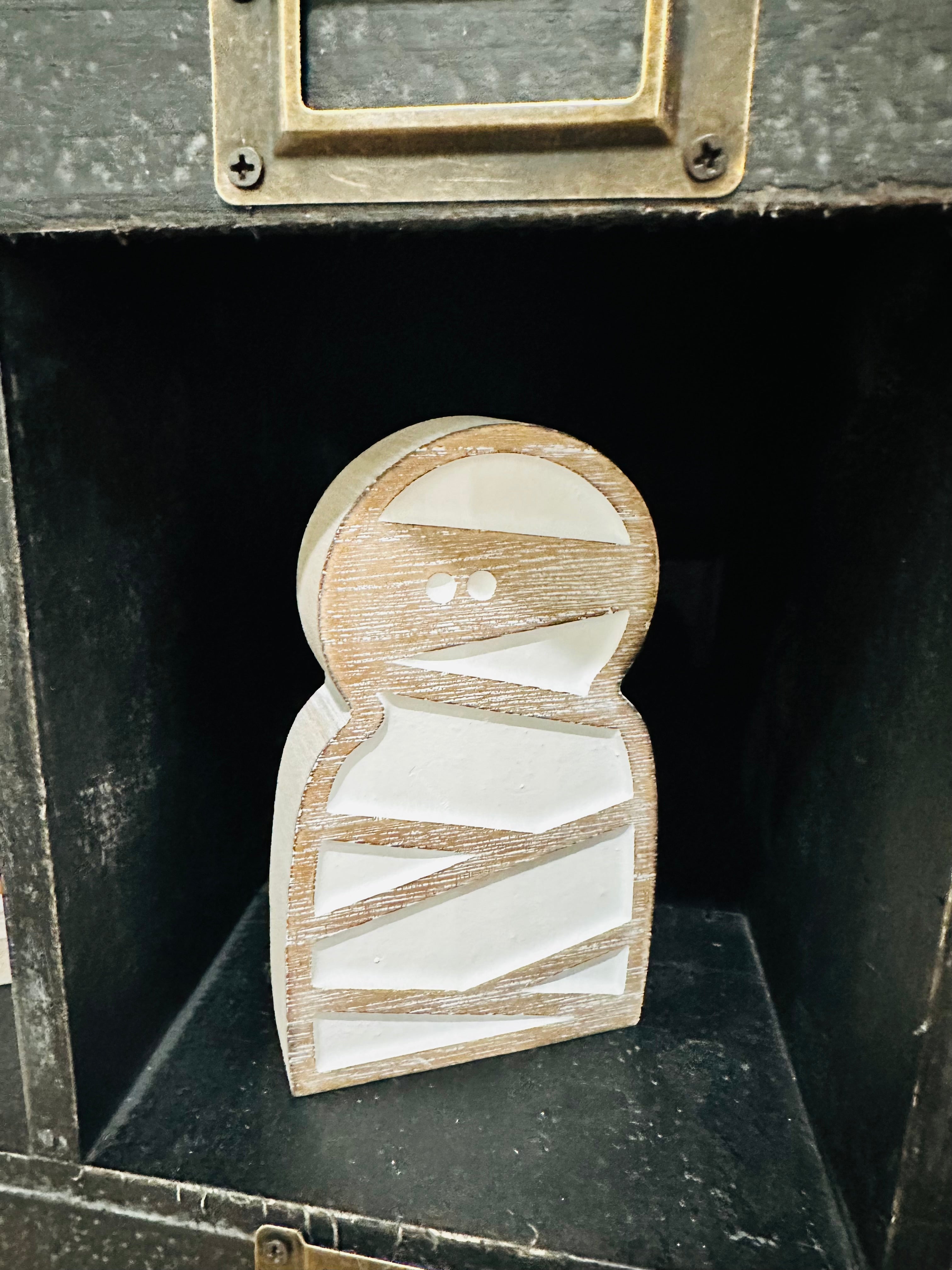 Small Halloween Carved Mummy